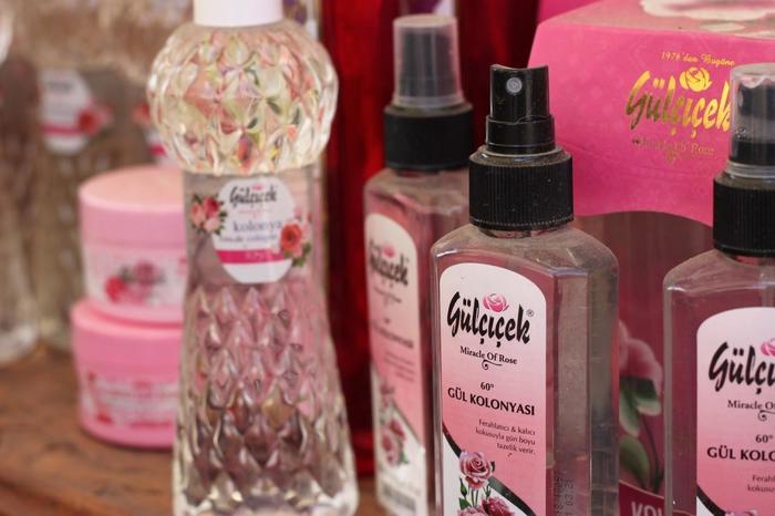 Rose-scented fragrances for sale in Turkey; Image Credit: Claudia Liebelt