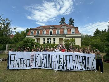 "Anthro against cuts and right-wing shift": Students and staff at the Institute of Social and Cultural Anthropology unveil a protest banner, Image credit: FSI IfSKA