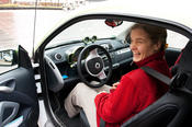 Miranda Schreurs driving an e-car  © Georg Hubmann