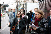 Group getting explained the Real-Time Information System  © Georg Hubmann