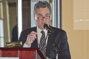 Rob Kerr in his role as moderator of the talks   © Robert Palmese