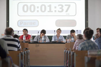 Students debating the Ukrainian  crisis