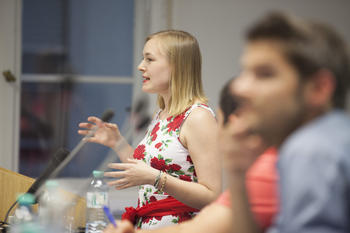 Students debating the Ukrainian crisis