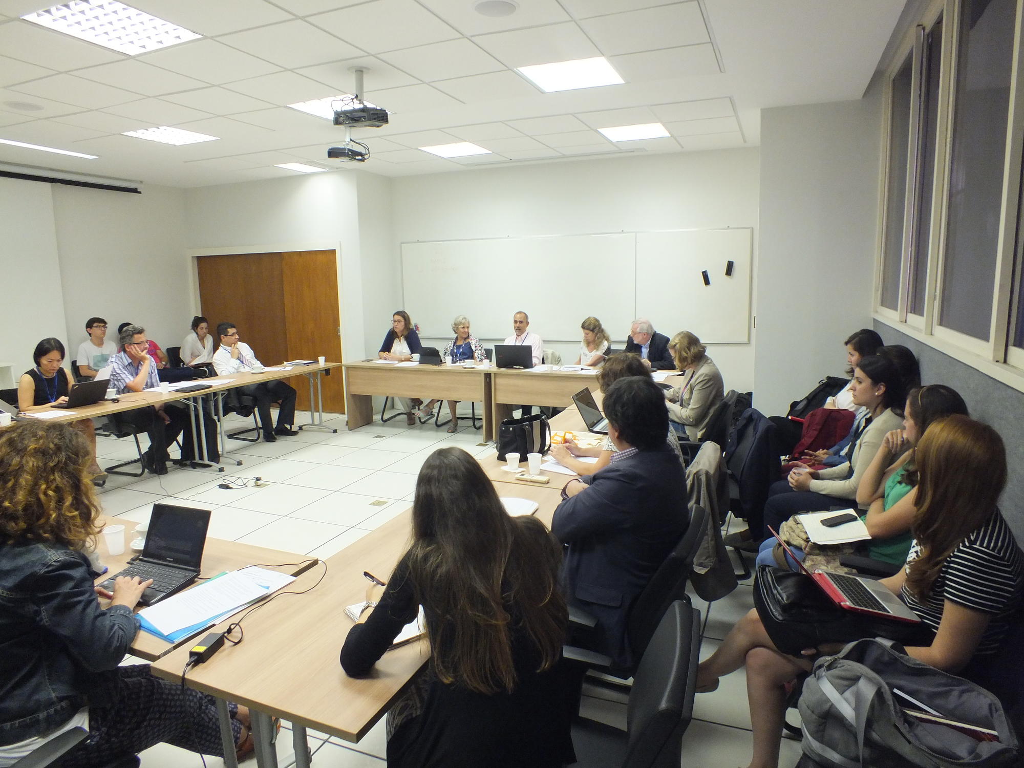 Roundtable at the Instituto de Relações Internacionales
