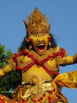 Bali  2010 Gottheit-kleiner