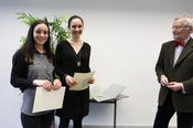 Für die besten Bachelorabschlüsse gingen Anerkennungspreise u. a. an Lisa Synowski (r.) und Nadine Gaupp (l.)