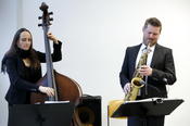 Jazz & Me sind Berit Jung (Kontrabass) und Florian Heidtmann (Saxophon)