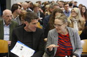Blick ins Publikum, im Vordergrund Prof. Dr. Joachim Trebbe und Juliane Leopold