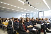 Blick ins Publikum, im Vordergrund Prof. Dr. Juliana Raupp, Prof. Dr. Margreth Lünenborg, Prof. Dr. Carola Richter und Prof. Dr. Joachim Trebbe