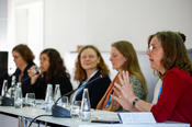 Carola Richter, Hanan Badr, Stefanie Averbeck-Lietz, Anne Grüne, Ana-Nzinga Weiß und Margreth Lünenborg bei der Podiumsdiskussion zu Diversität & Internationalisierung der Kommunikationswissenschaft