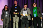 Unsere Kolleg:innen Hannah Hartmuth und Steffen Göths erhielten den 3. Preis für die beste Tagungseinreichung durch Doktorand:innen und Studierende
