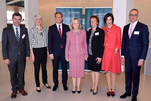 Prof. Metzger, Staatssekretärin Quennet-Thielen, Bürgermeister Müller, Ministerin Wanka, Prof. Schieferdecker, Prof. Allmendinger, Prof. Emmer (v.l.n.r.) 