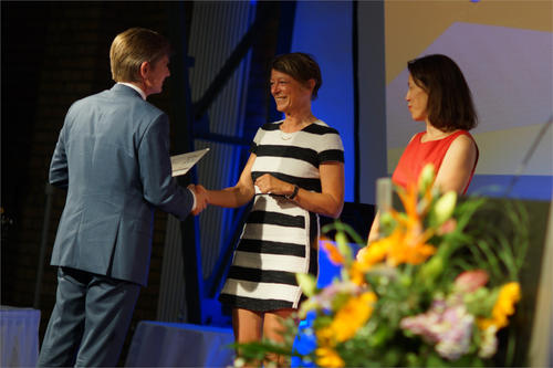 Anja Kretschmer und Jessica Briegmann erhalten den Deutschen Kinder- und Jugendhilfepreis von Minister Dr. Heiner Garg 