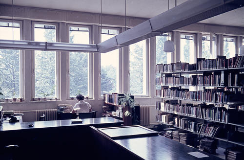 Bibliothek im Institut für Publizistik in der Garystraße 1958