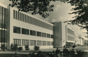 Universitätsbibliothek in der Garystr. 39 im Jahr 1959 (von 1954 bis 1968 befand sich das Institut für Publizistik im 2. OG des Trakts zur Ihnestr. 28 hin)