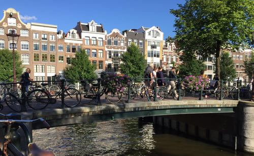 Kanäle prägen das historische Stadtzentrum von Amsterdam. Hier ist die Prinsengracht zu sehen.