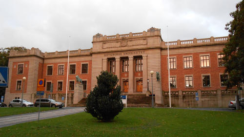 Hauptgebäude der Universität