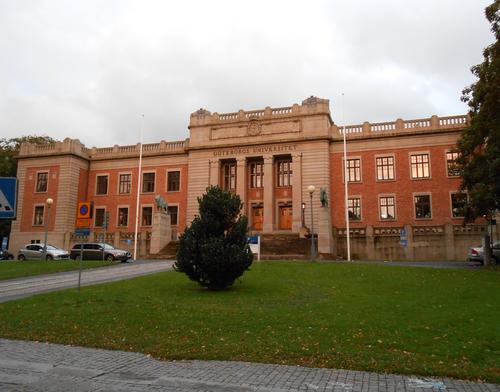 Hauptgebäude Universität 