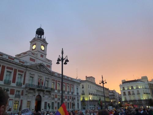 Blick auf den Puerta del Sol, einen zentralen Platz von Madrid, an dem auch viele Demonstrationen stattfinden