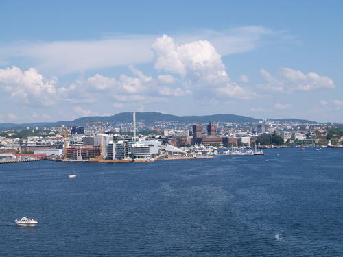 Blick auf Oslo vom Fjord aus gesehen