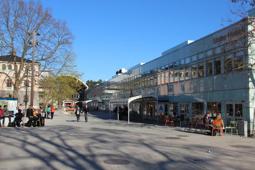 Södra Huset auf dem Campus Frescati mit mehreren Vorlesungssälen
