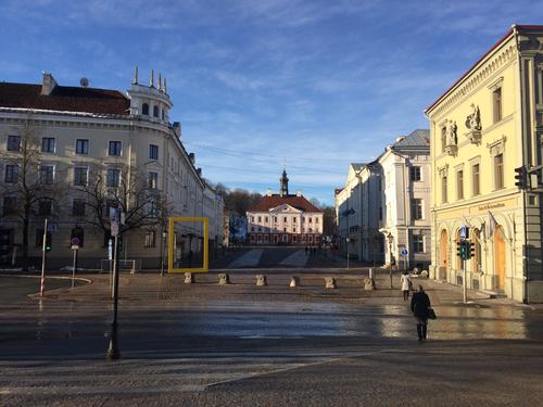 Das Stadtzentrum von Tartu mit Blick auf das Rathaus