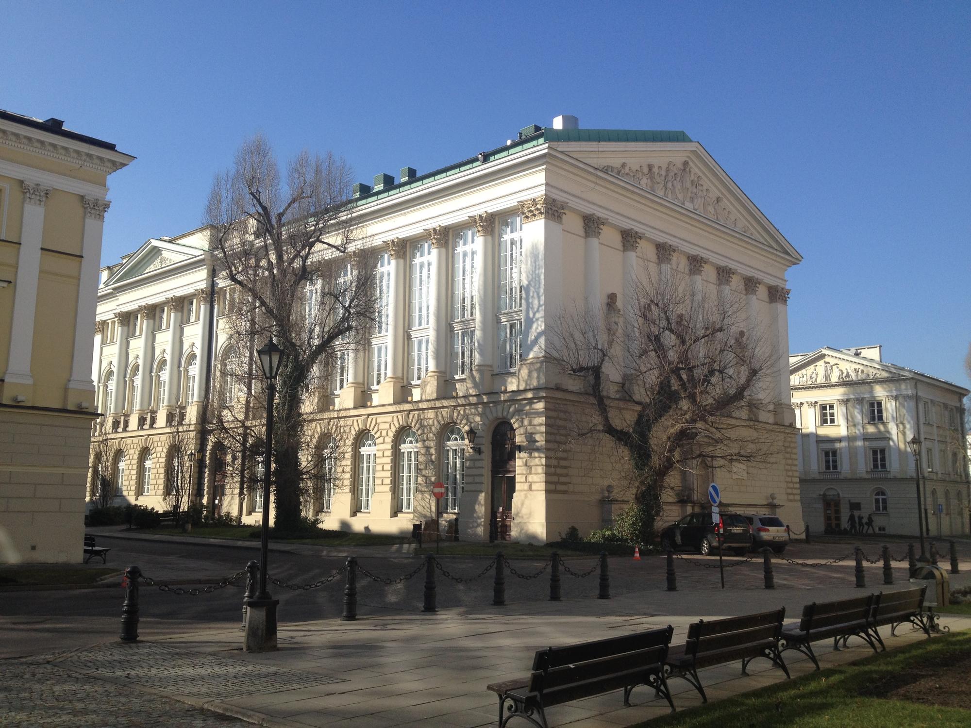 Blick auf das Hauptgebäude der Universität