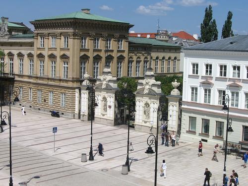Haupteingang zum Campus der Universität Warschau
