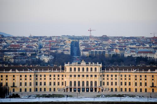 Blick auf Schloss Schönbrunn von der Gloriette aus