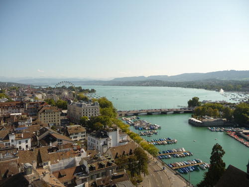 Blick vom Grossmünster auf den Zürichsee