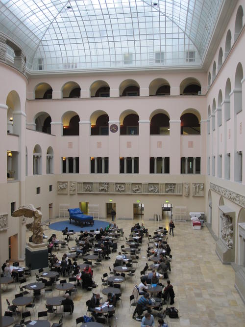 Lichthof im Hauptgebäude der Universität Zürich