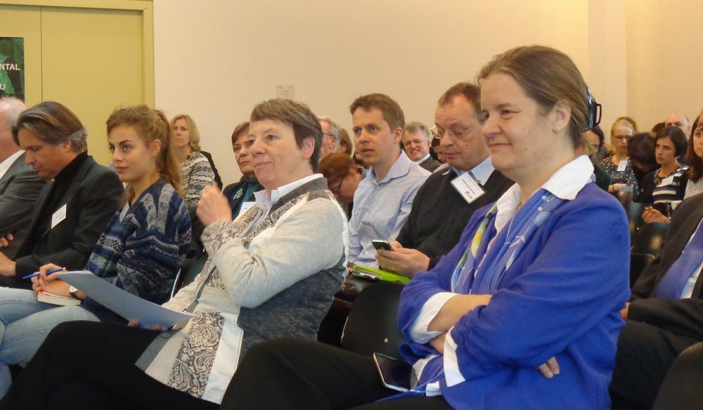 Ministerin Dr. Barbara Hendricks (Mitte) neben Miranda Schreurs (rechts)