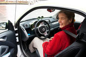 Miranda Schreurs driving an e-car  © Georg Hubmann