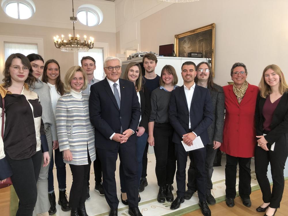 Tanja A Borzel Und Studierende Beim Forum Bellevue Arbeitsstelle Europaische Integration Jean Monnet Chair Fachbereich Politik Und Sozialwissenschaften