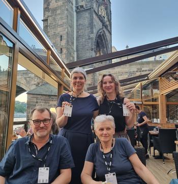 Peter Eckersley, Lena Partzsch, Kristine Kern und Elisa Kochskämper in Prag (von links nach rechts)