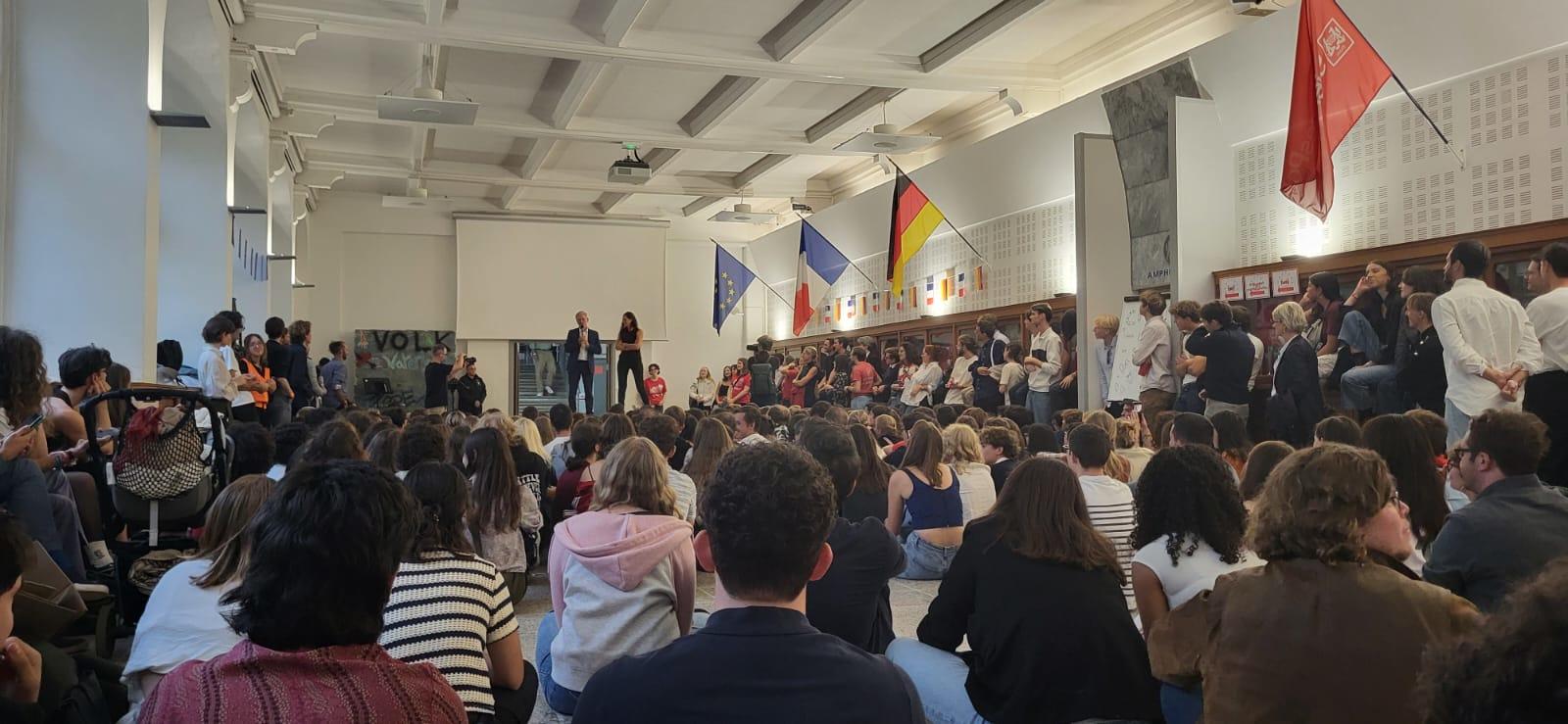 Unter den Feiernden waren auch zahlreiche Alumni der FU